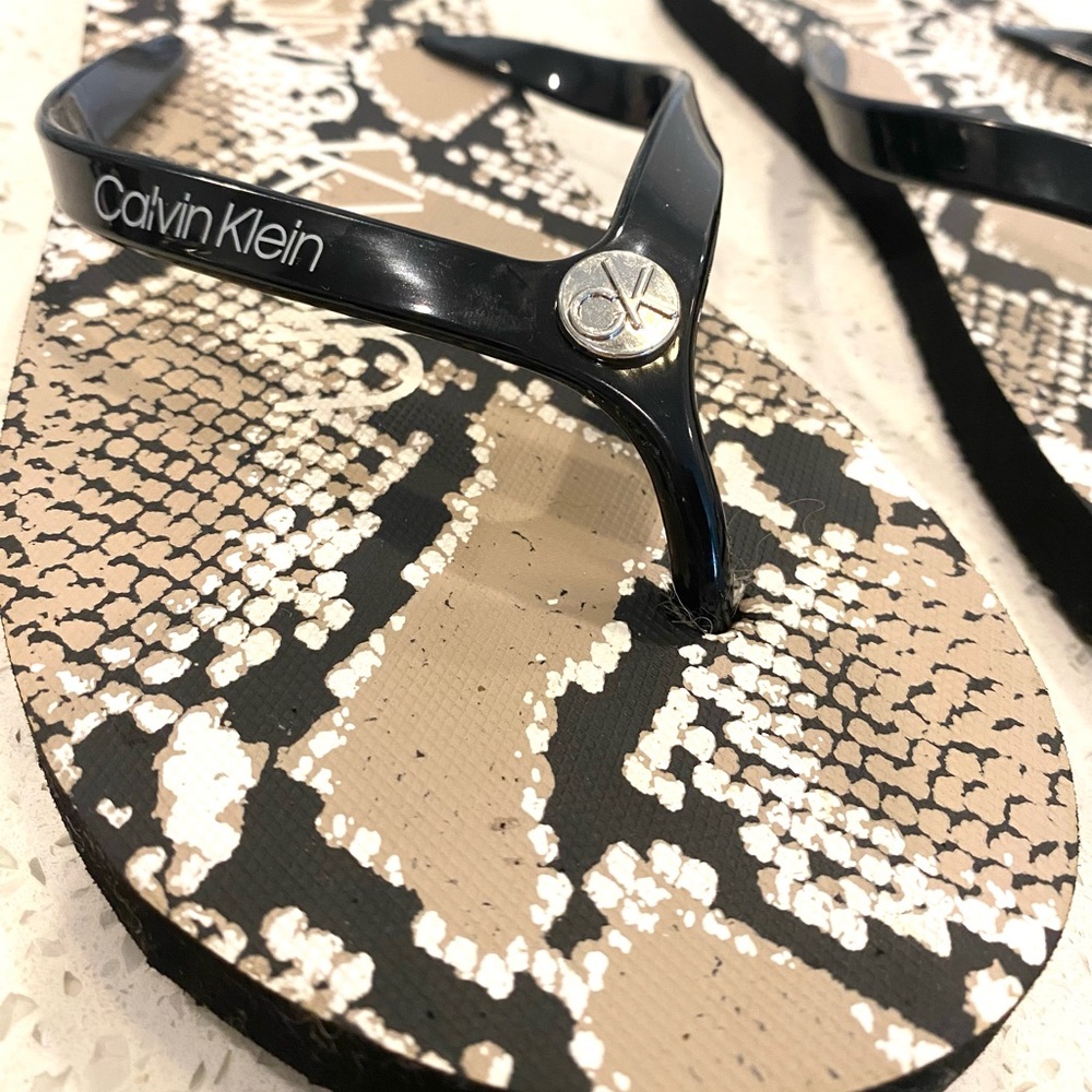 CALVIN KLEIN Flip Flops - Picture 3 of 3